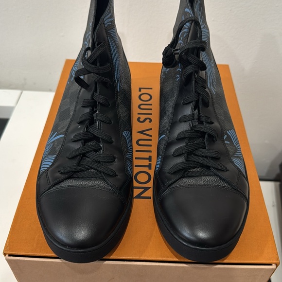 In the box - Picture 3 of 8